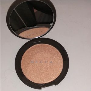 Becca champagne pop highlighter